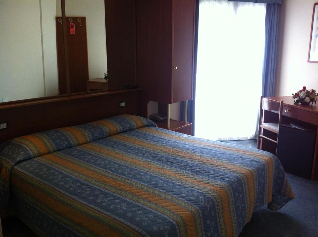 Hotel Gabbiano Porto San Giorgio Zimmer foto