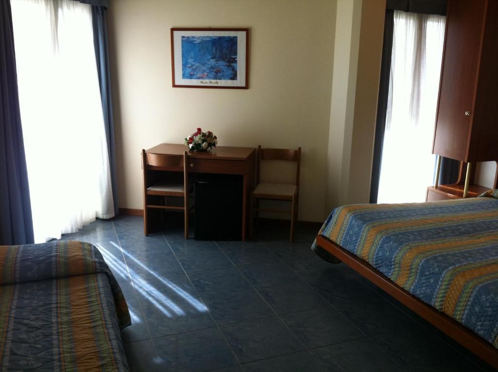 Hotel Gabbiano Porto San Giorgio Zimmer foto